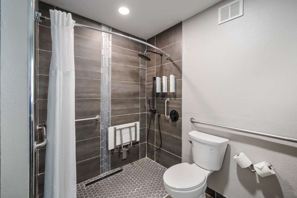 Clarion Pointe Marshall - photo 12