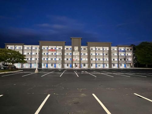 Super 8 by Wyndham West Columbia Airport — hotel in West Columbia