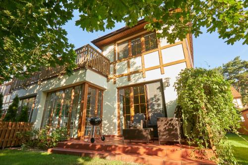 SeaYou Yellow House — 4-Star Luxury Hotel in Rogowo, Poland