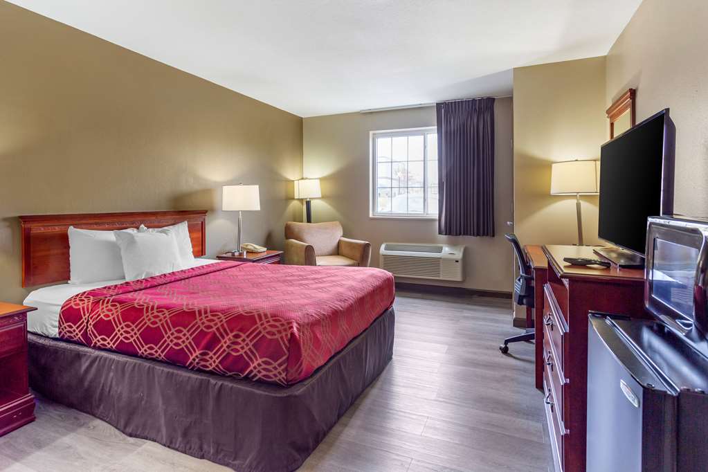 Econo Lodge Inn & Suites Dickson - photo 9