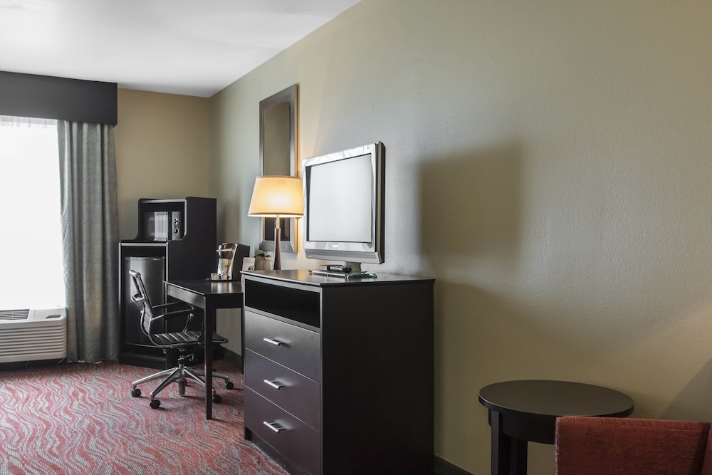 Holiday Inn Express & Suites Cullman - photo 9