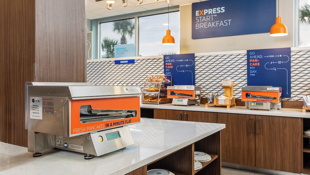 Holiday Inn Express & Suites Panama City Beach Beachfront by IHG - photo 99