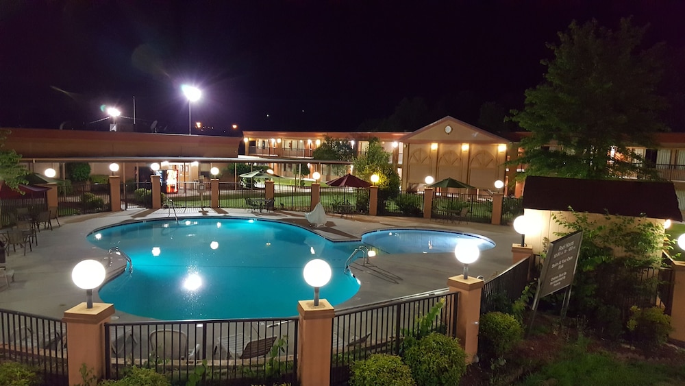 Days Inn by Wyndham Durham Near Duke University - photo 37