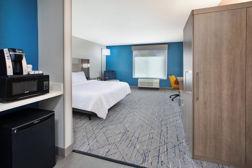 Holiday Inn Express & Suites W. Monroe by IHG - photo 6