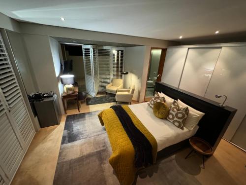 Luxury Vineyard Suites - last minute hotel in Cape Town