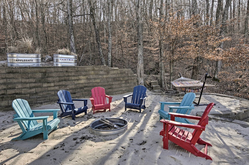 Lakefront Retreat with Views Near Mammoth Cave — 4-Star Luxury Hotel in Munfordville, United States