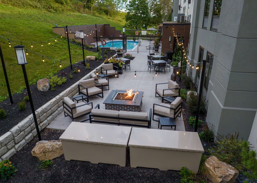 Hampton Inn Johnstown - photo 21