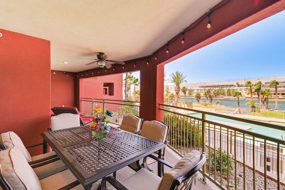 Riverfront Bullhead City Condo Near Casinos — 4-Star Luxury Hotel in Bridgehampton, United States