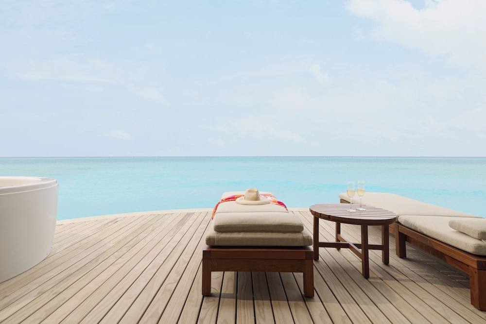 Centara Grand Lagoon Maldives — Kodhipparu Falhu — photo 3