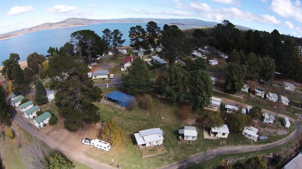 Rainbow Pines Tourist Caravan Park in Jindabyne, Australia