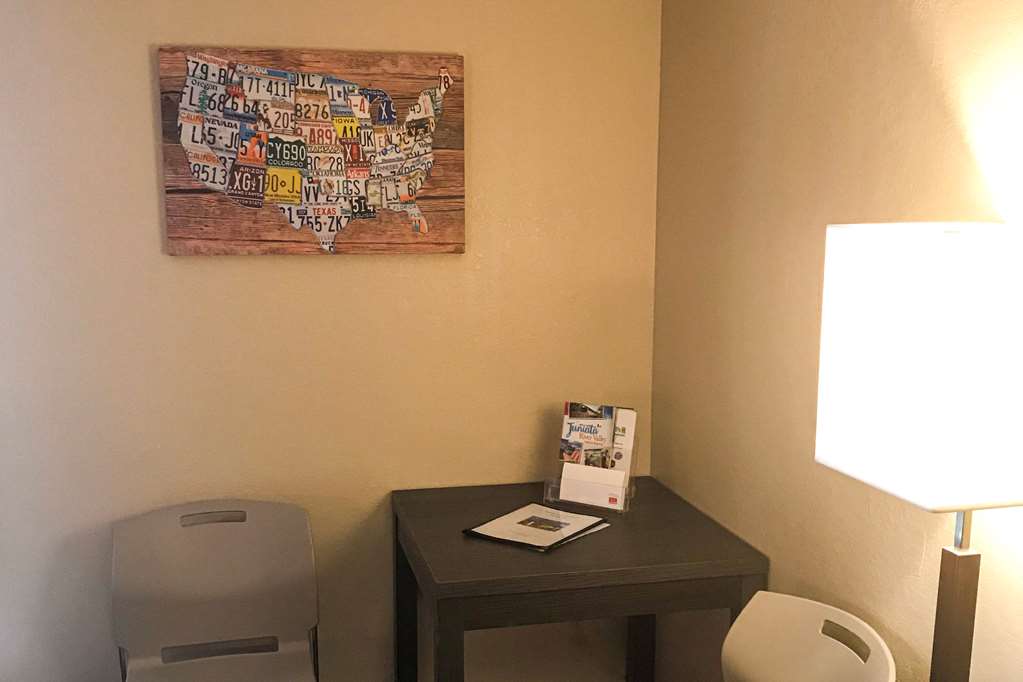 Econo Lodge Mifflintown - photo 12