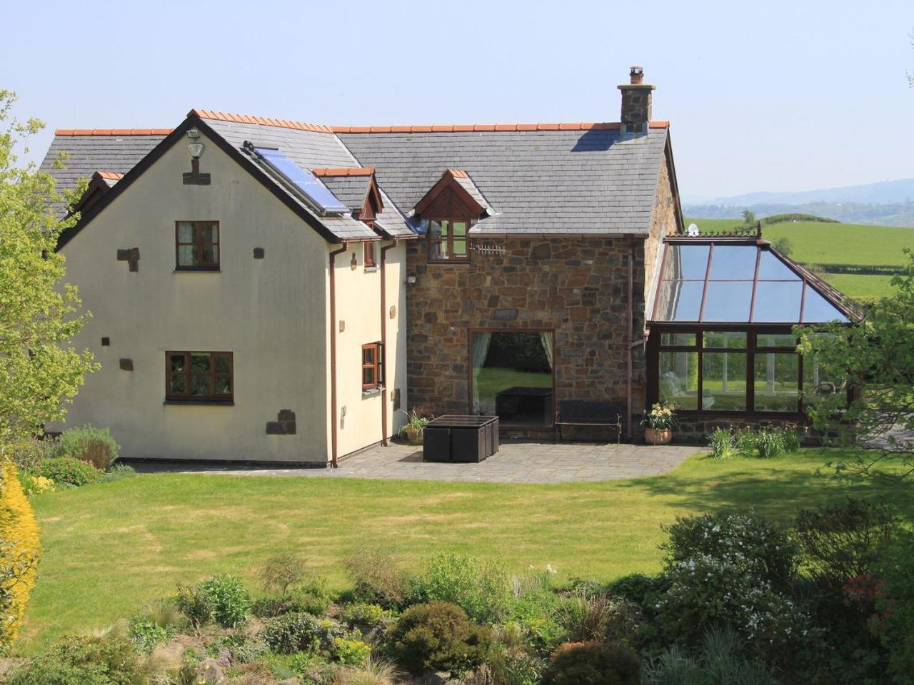 Green Lane Cottage — 5-Star Luxury Hotel in Newtown, United Kingdom