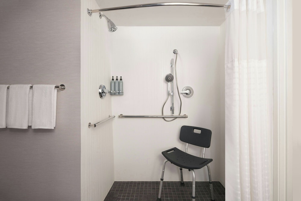 Courtyard by Marriott Cleveland Beachwood - photo 11