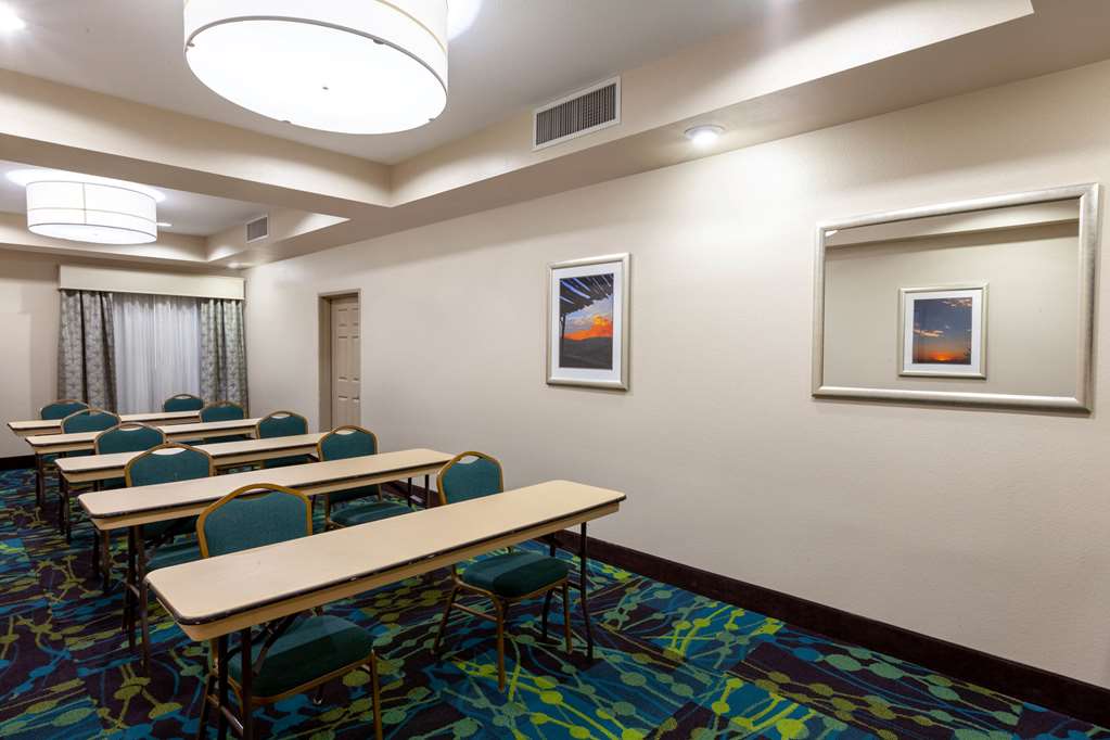 La Quinta Inn & Suites by Wyndham Midland North - photo 28