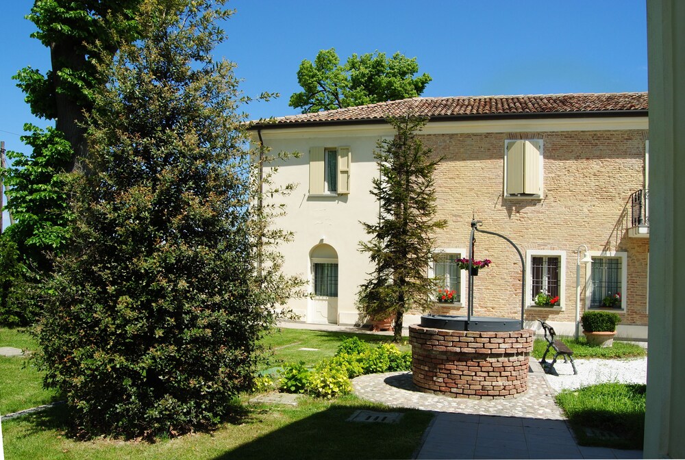 Relais Villa Roncuzzi — 4-Star Luxury Hotel in Russi, Italy