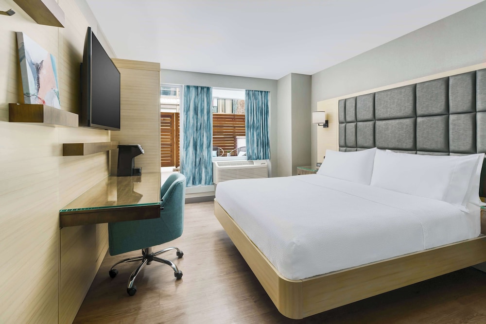 Hilton Garden Inn New York Times Square North - photo 14