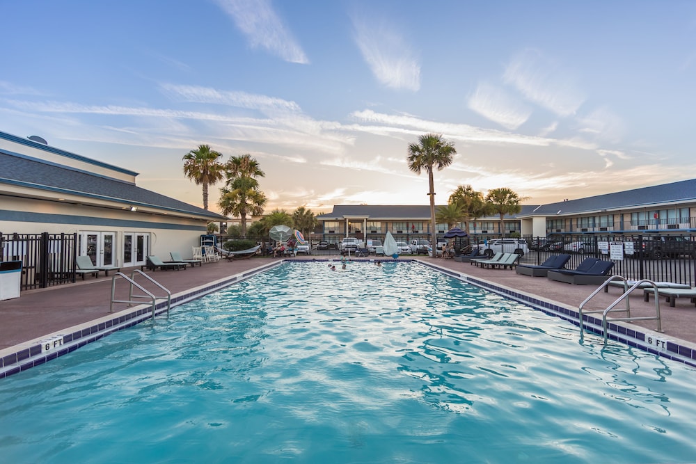 Ocean Coast Hotel At The Beach - photo 37