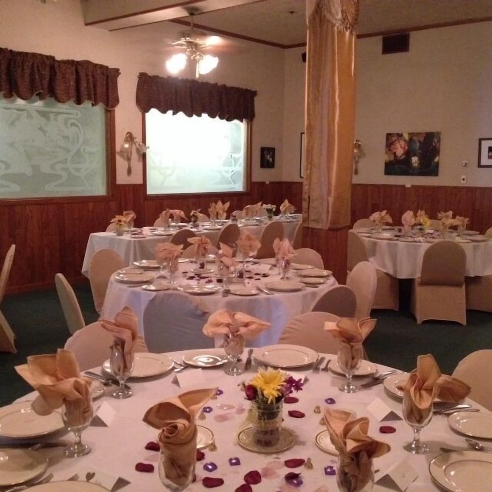 Historic Cary House Hotel - photo 29
