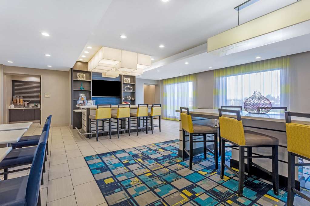 La Quinta Inn & Suites by Wyndham Odessa N. Sienna Tower - photo 35