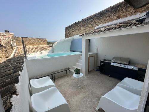 Les Romarins - carbon neutral hotel in Lauris