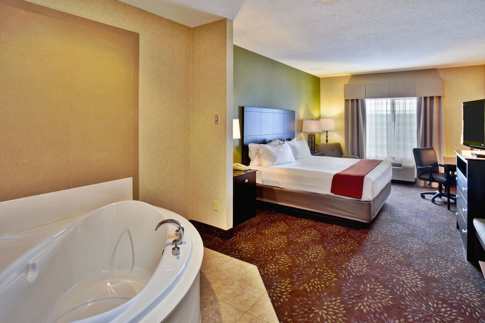 Holiday Inn Express Hotel & Suites Woodhaven by IHG - photo 36