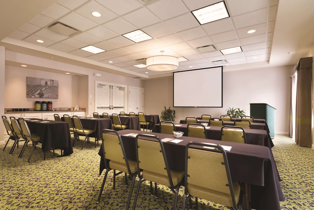 Hilton Garden Inn Akron Canton Airport - photo 26