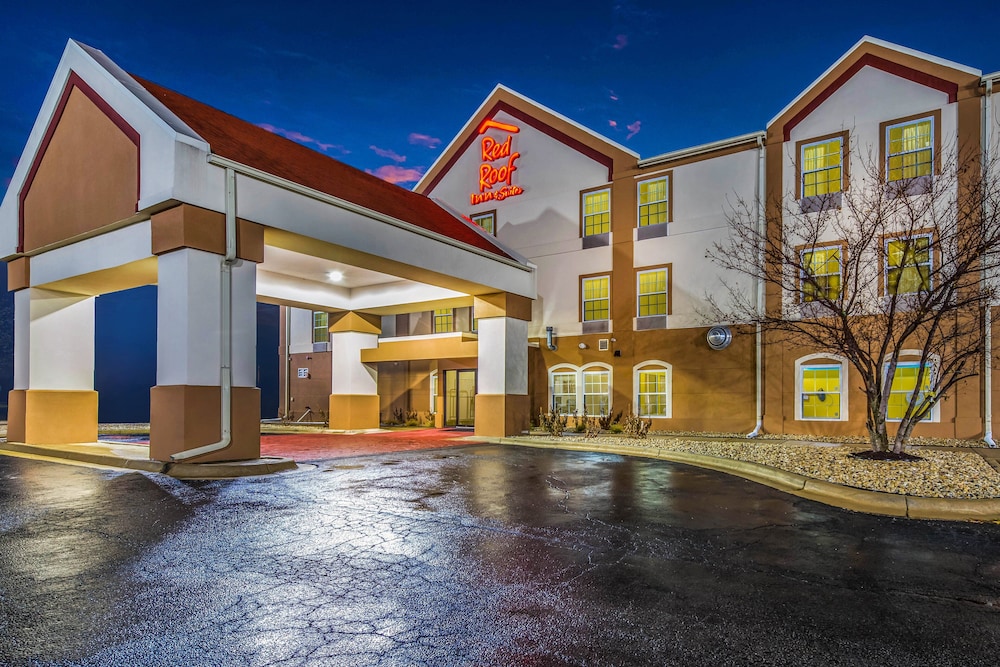 Econo Lodge Inn & Suites - photo 42