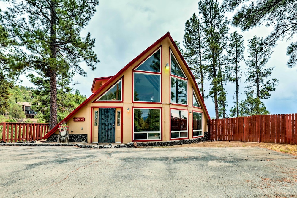 A frame Ruidoso Retreat w Deck Grill & Views in Ruidoso, United States