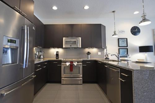 Beautiful 3 Bed Villa 10 Minutes From Disney 17440 Serenity Resort townhouse - photo 7