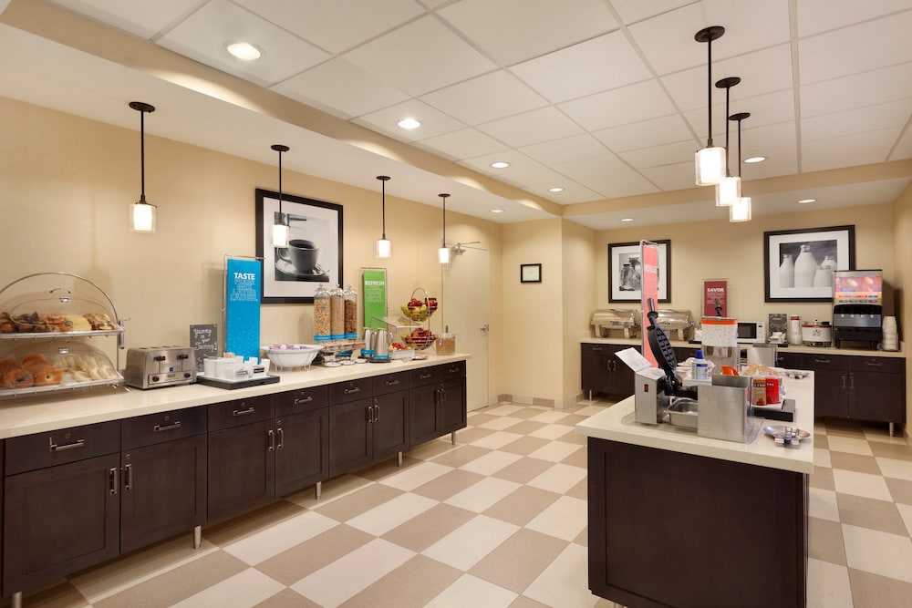Hampton Inn & Suites Philadelphia Montgomeryville - photo 17