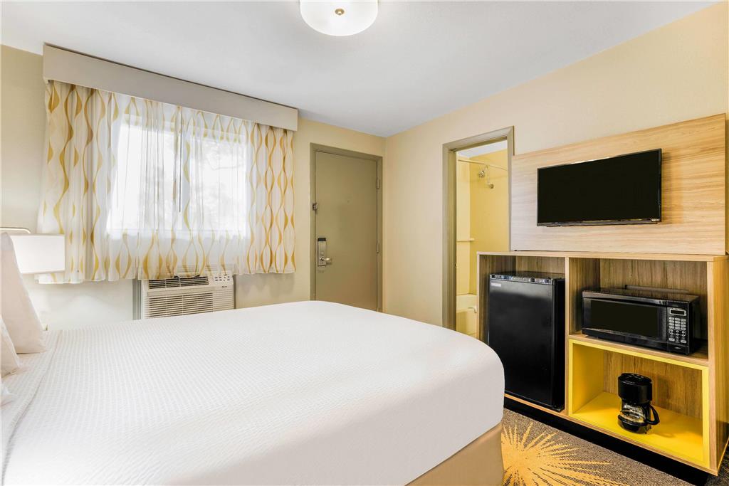 Days Inn by Wyndham Cortez - photo 25
