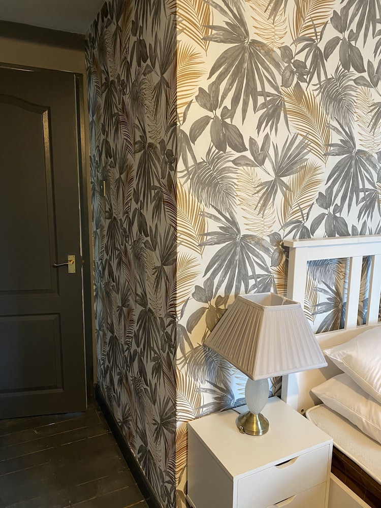 Stansted Airport Guest Rooms — Bishops Stortford — photo 5