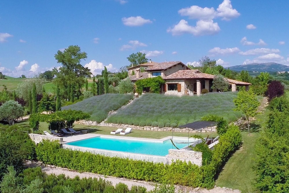 Casale Delle Lavande 10 — 4-Star Luxury Hotel in Todi, Italy