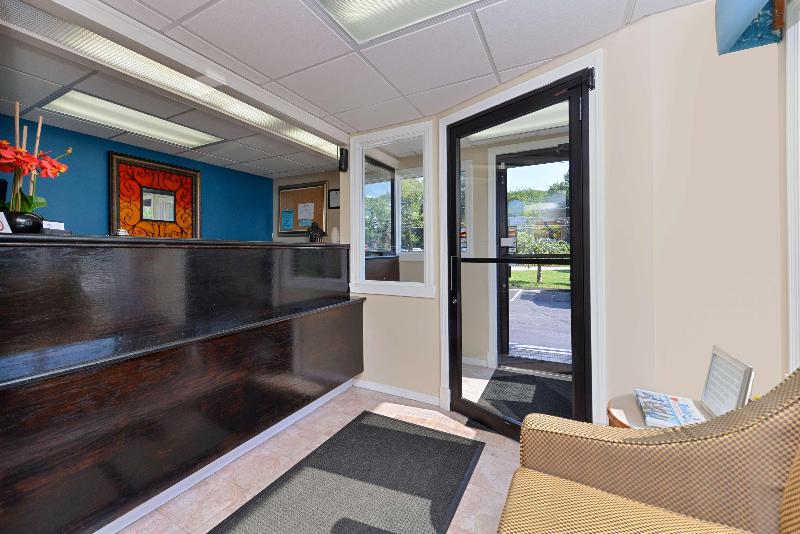 Americas Best Value Inn New London Mystic - photo 8
