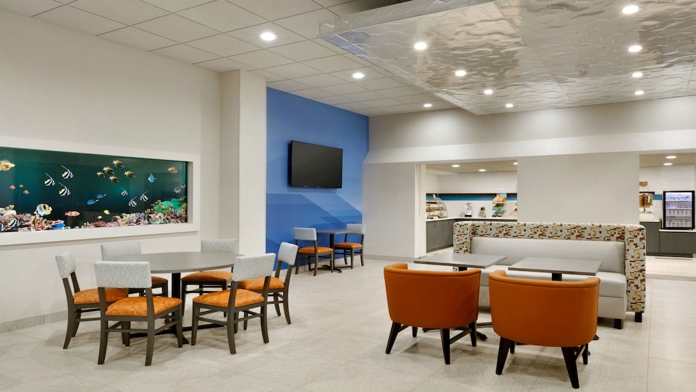 Holiday Inn Express Williamsbrg Busch Gardens Area by IHG - photo 42
