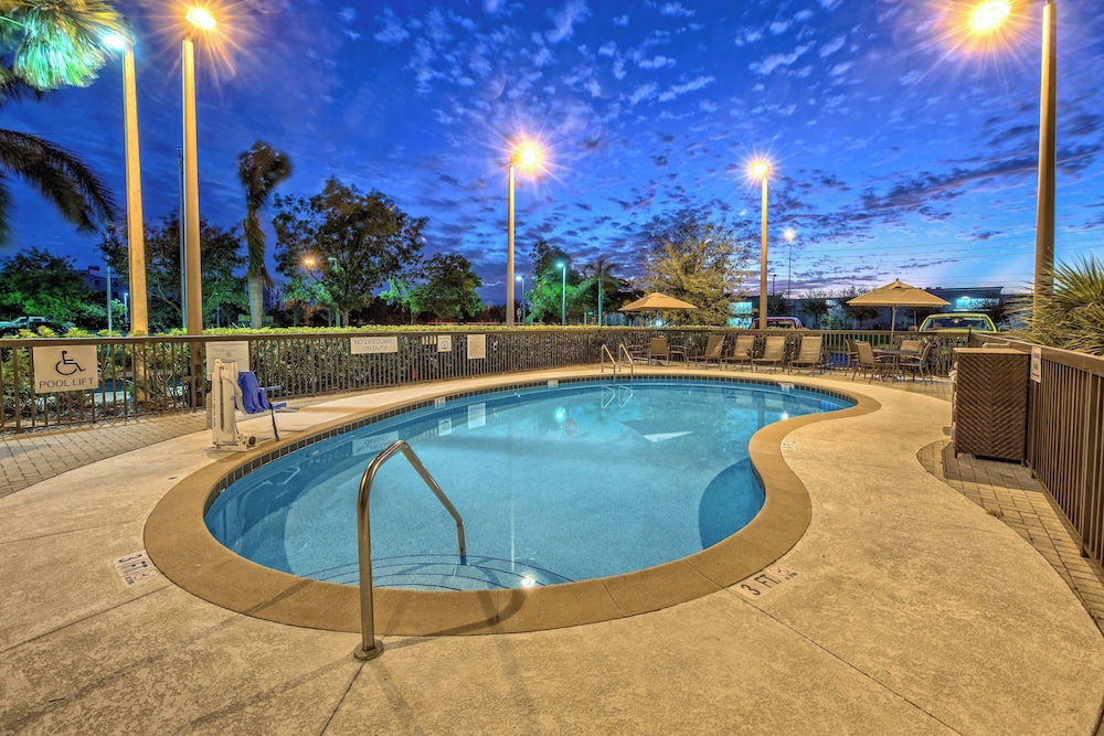 Fairfield Inn & Suites by Marriott Naples - photo 17