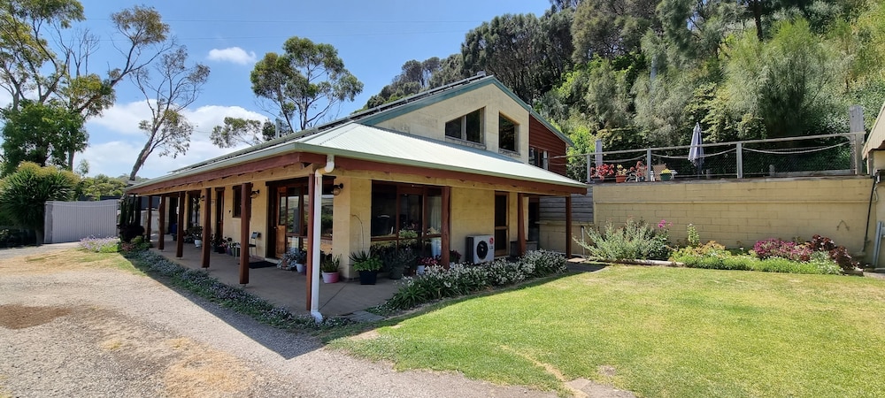 Eastern Reef Cottages in Apollo Bay, Australia
