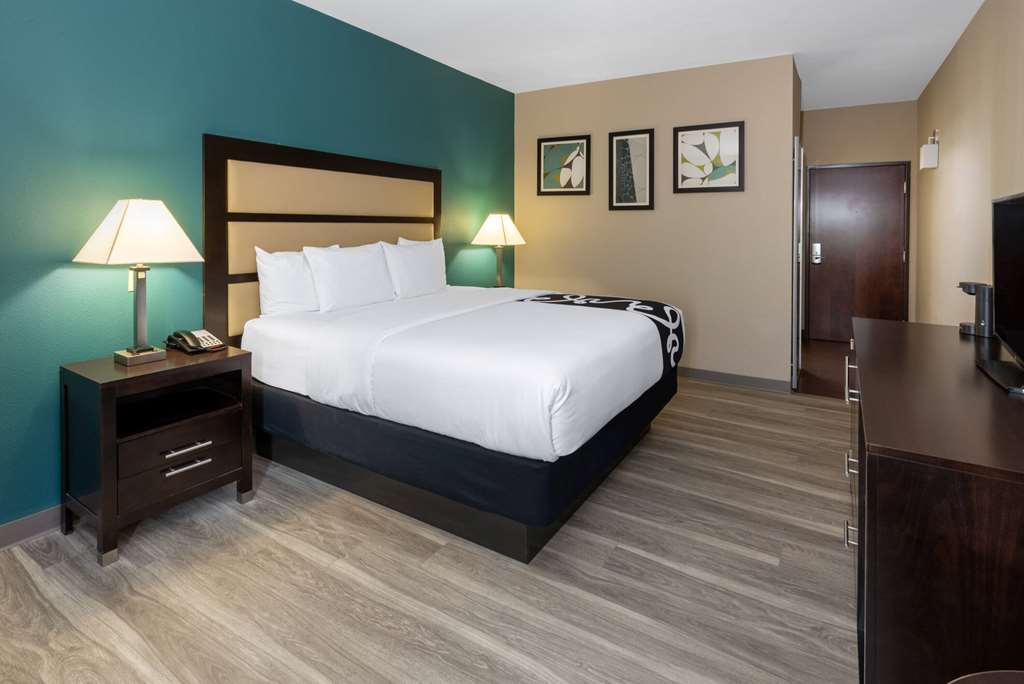 La Quinta Inn & Suites by Wyndham Durant - photo 17