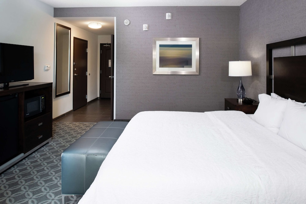 Hampton Inn & Suites Greensboro Coliseum Area - photo 28