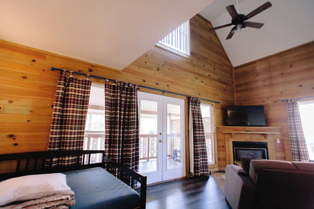 Riverbend Motel & Cabins - photo 13