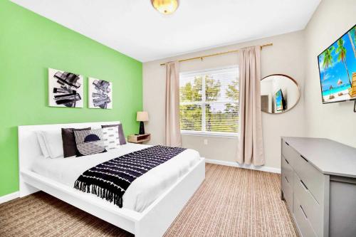 Near Disney 2BR King Queen with Hot Tub & Games room - photo 16