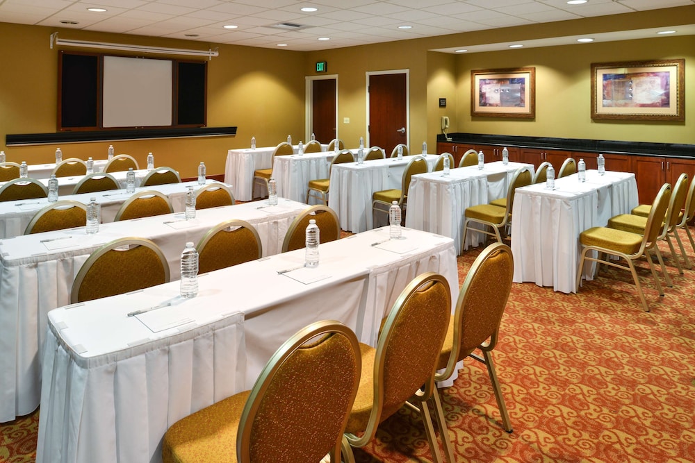 Hampton Inn & Suites Tacoma - photo 35