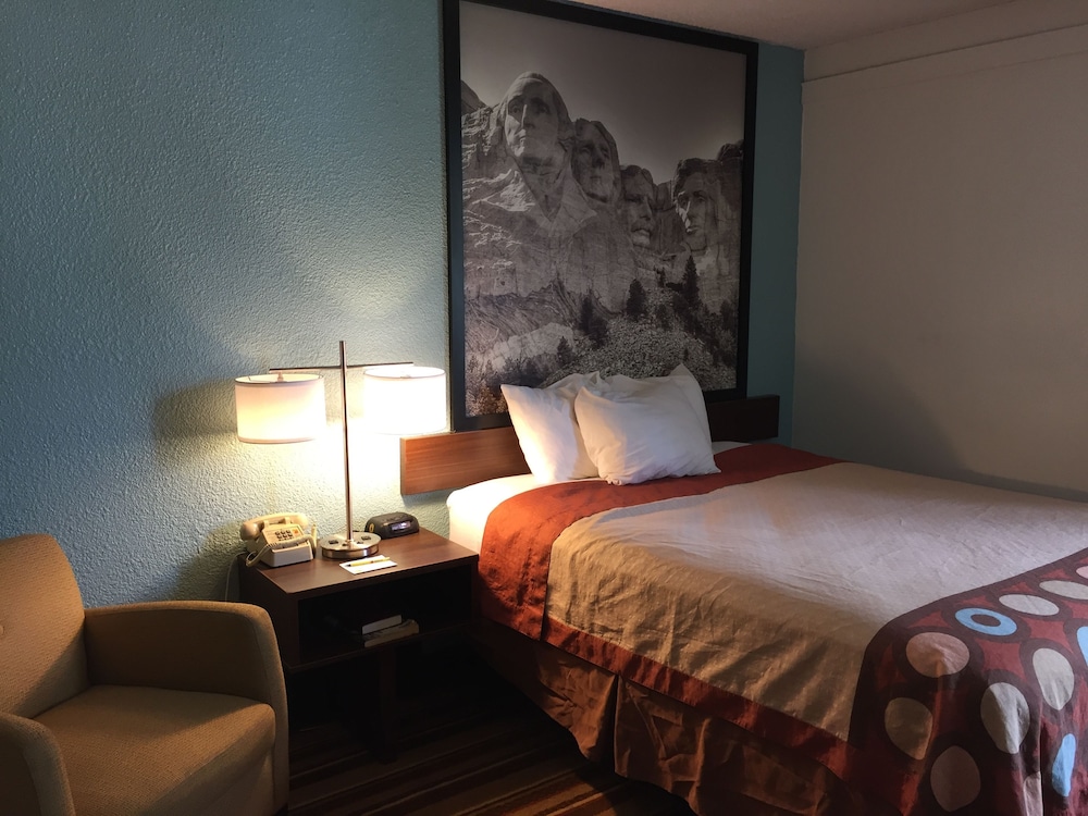 Super 8 by Wyndham Redfield - photo 7