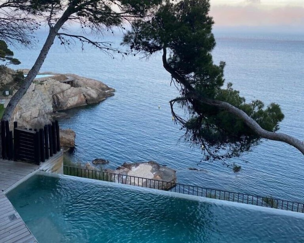Apartaments Cap Sa Sal - carbon neutral hotel in Begur