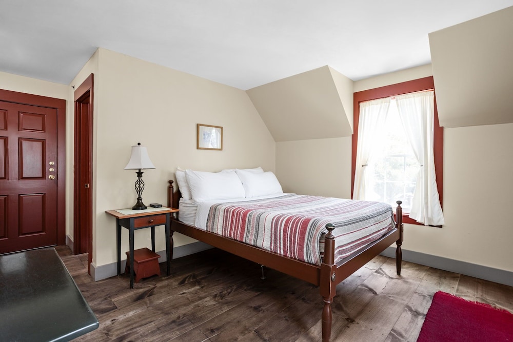 Artists Colony Inn & Restaurant - photo 16