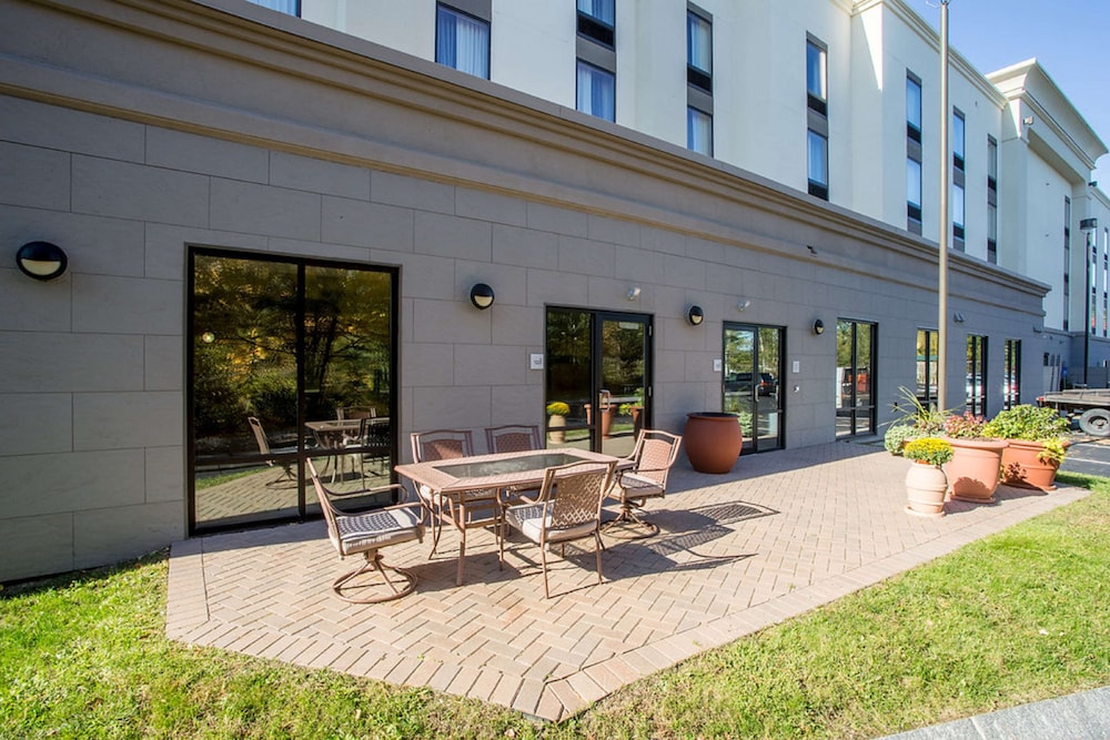 Hampton Inn & Suites Tilton - photo 39
