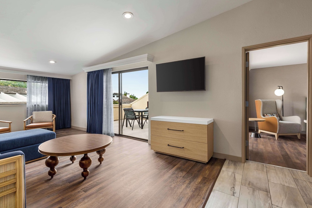 Hilton Garden Inn Monterey - photo 37