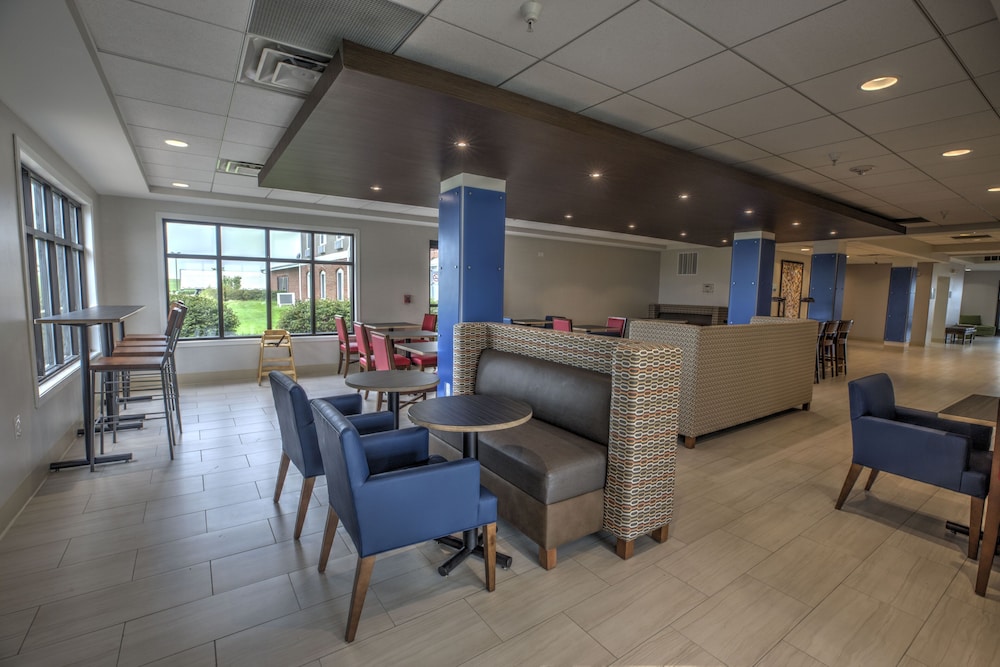 Holiday Inn Express Rochelle by IHG - photo 25