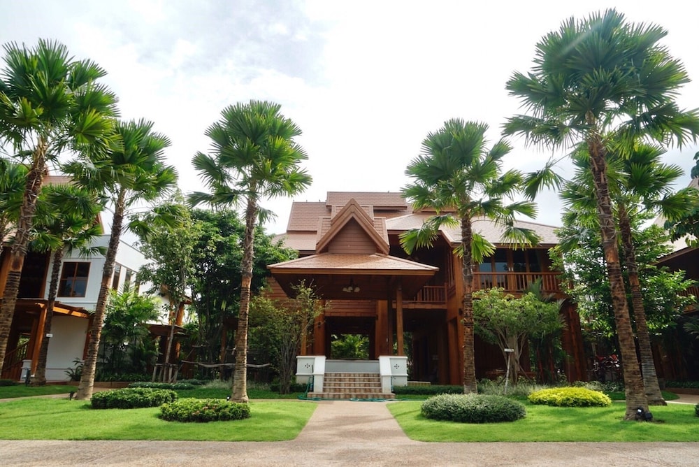 Vanasin Residence — 5-Star Luxury Hotel in Tak, Thailand