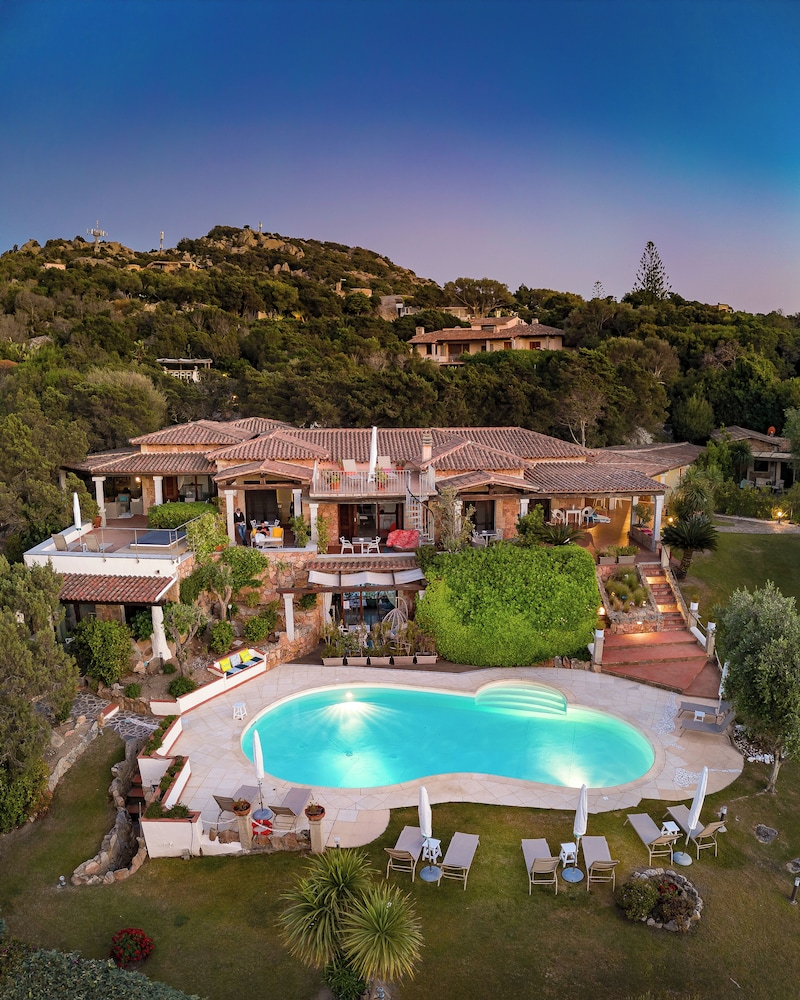 Geco di Giada Exclusive Art Suites — 4-Star Luxury Hotel in Olbia, Italy